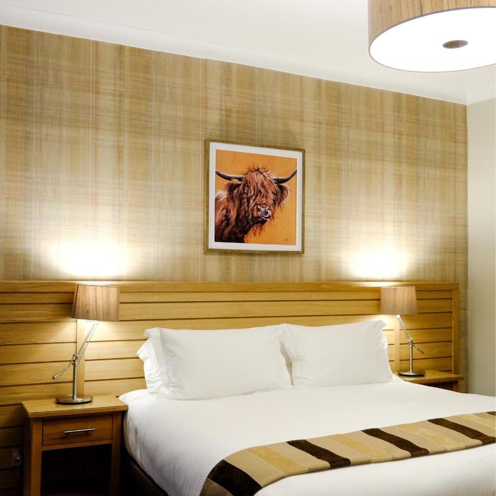 Glen Mhor Hotel at Uile-bheist 'Brewstillery'